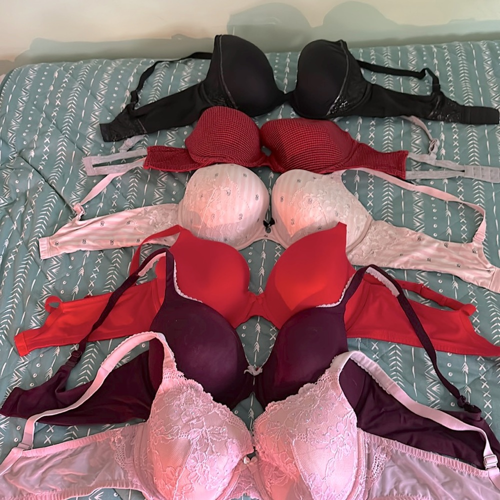 Set of 6 Victoria Secret Bras, size 40 C